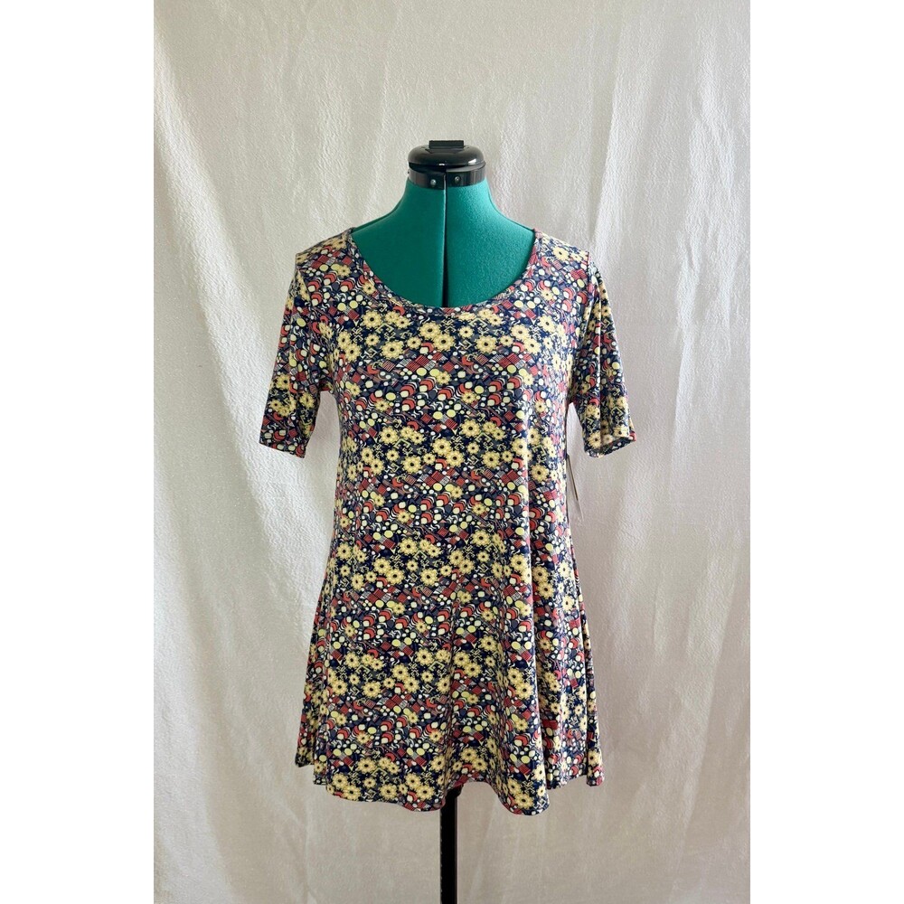 NWT Lularoe Perfect T size XS.